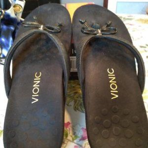 Vionic Cassie Black  Thong sandal